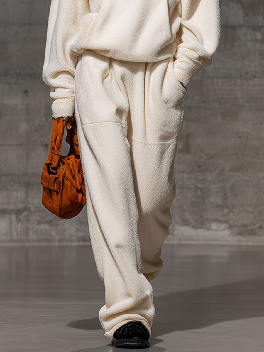Conjunto de sudadera y pantalones deportivos