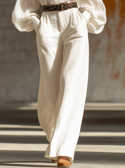 Mono vintage blanco de algodón y lino con mangas largas, cordones y pernera ancha